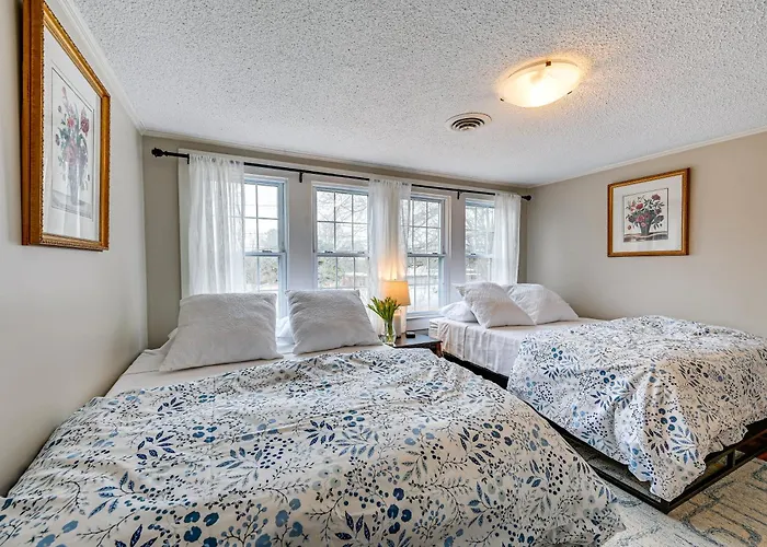 Spacious Salem-winston W/ Deck! Holiday home Winston-Salem