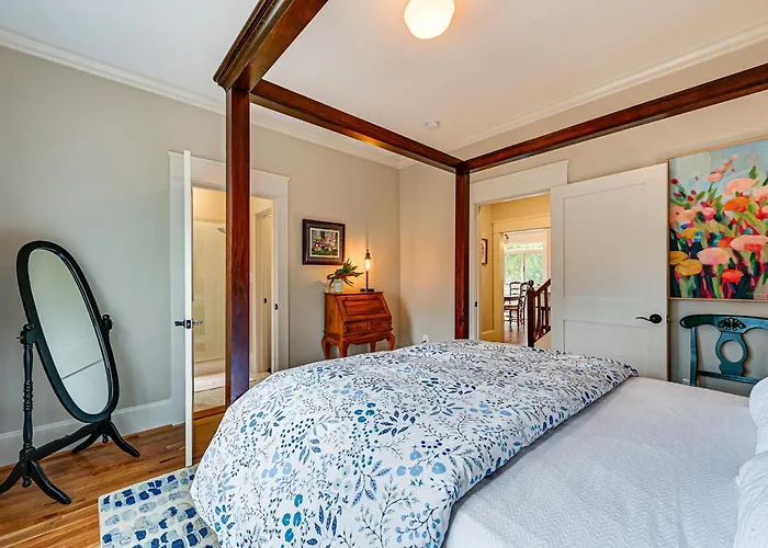 Spacious Salem-winston W/ Deck!