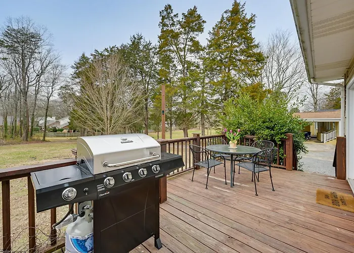 Spacious Salem-winston W/ Deck! *