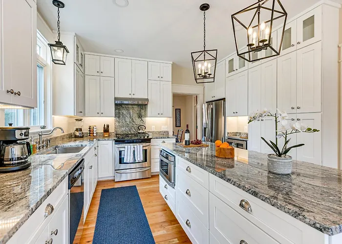 Spacious Salem-winston W/ Deck! * Winston-Salem