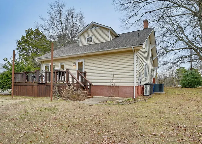 Holiday home Spacious Salem-winston W/ Deck! *