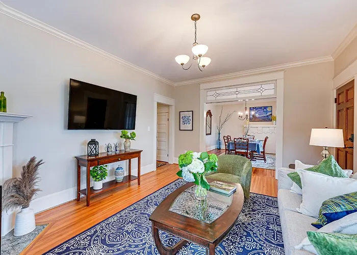 Spacious Salem-winston W/ Deck! Winston-Salem