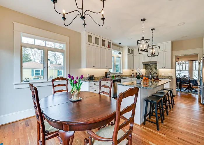 Spacious Salem-winston W/ Deck! *