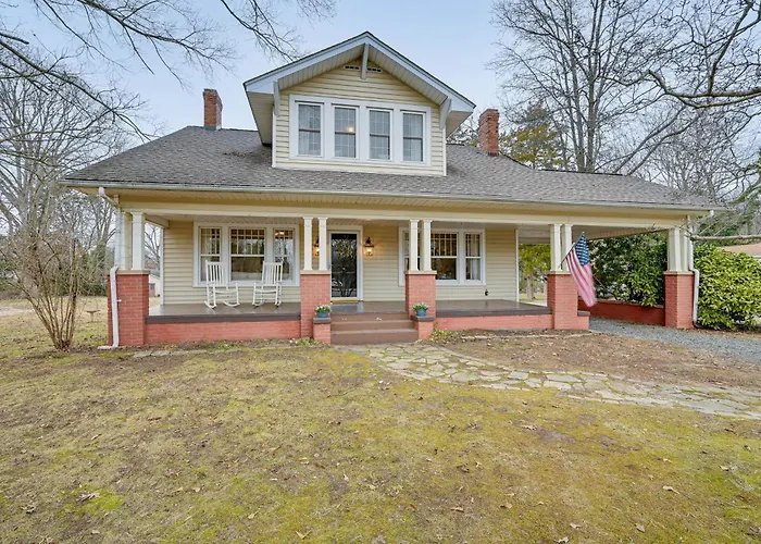 Holiday home Spacious Salem-winston W/ Deck! *